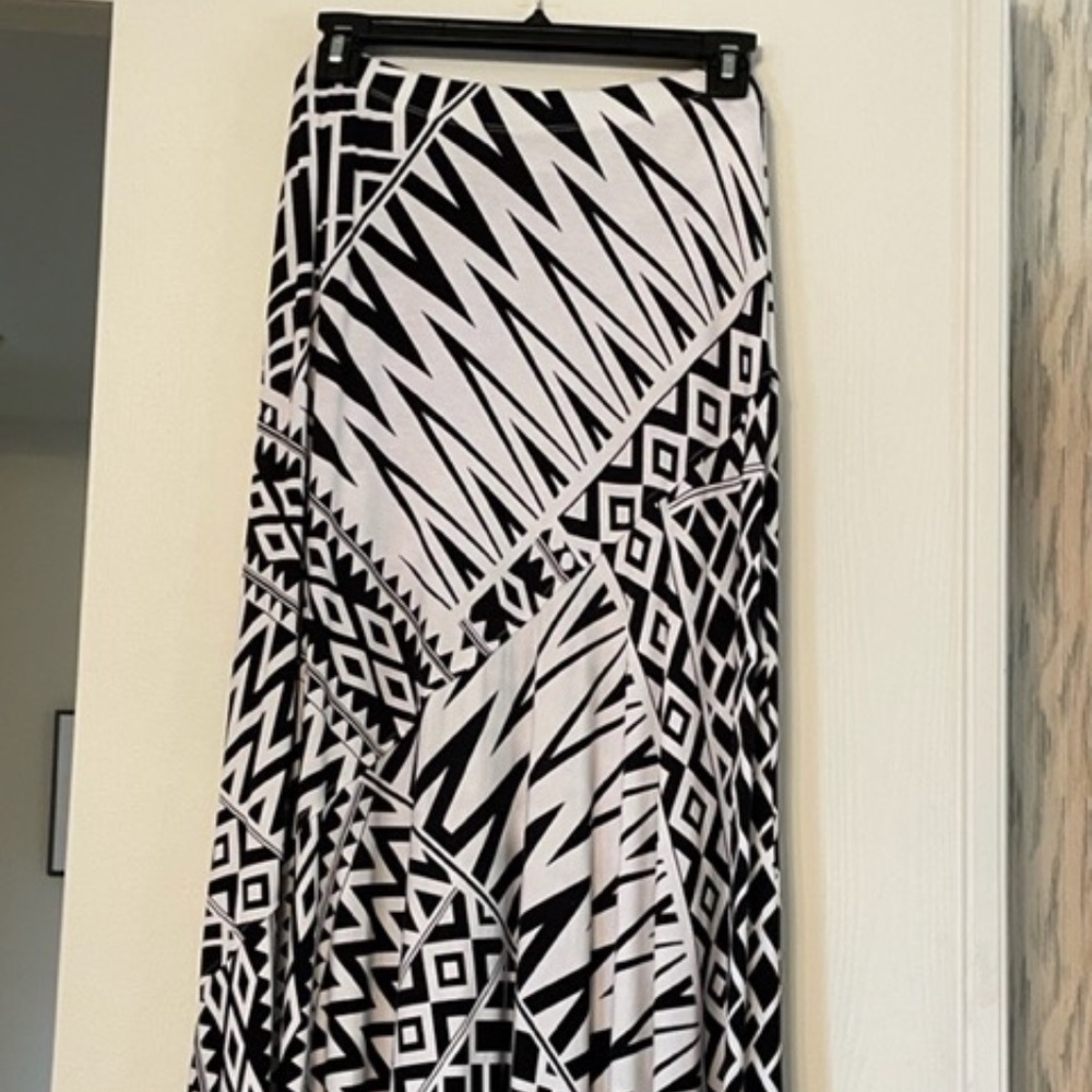 Tribal Maxi Skirt  Black and white print  Chico's Size 0